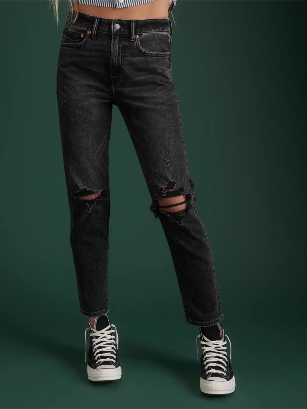 AE77 Premium Denim Mom Jean Destroyed Black Jeans American Eagle Size 6 Women’s